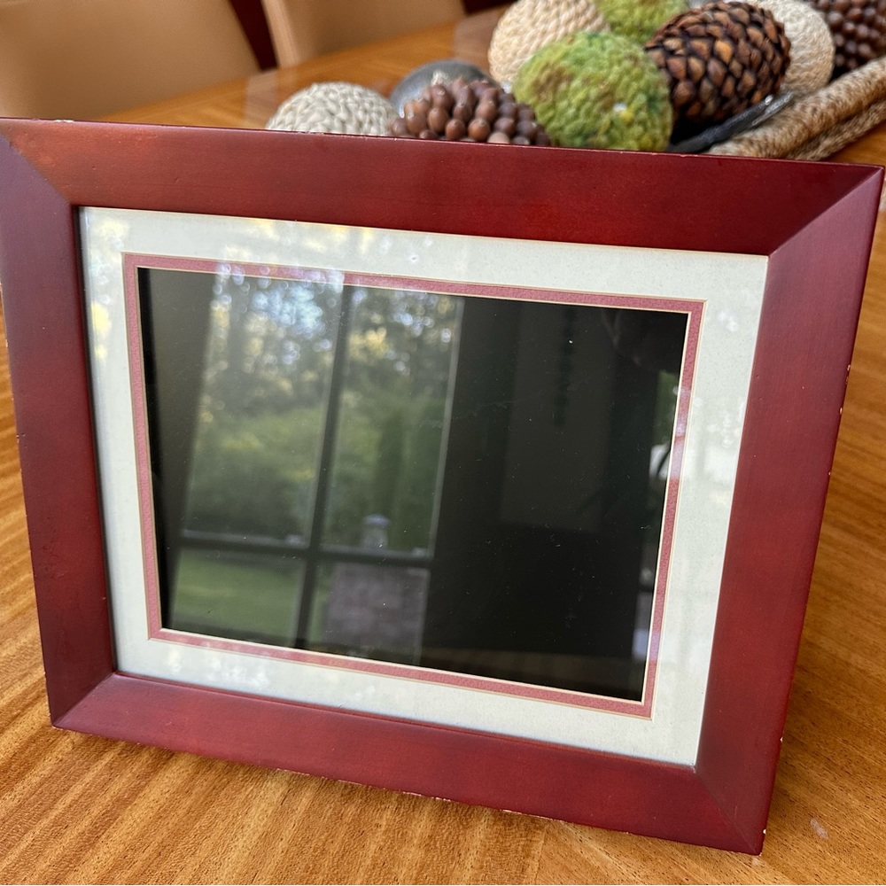 HP 10-1 inch digital picture frame